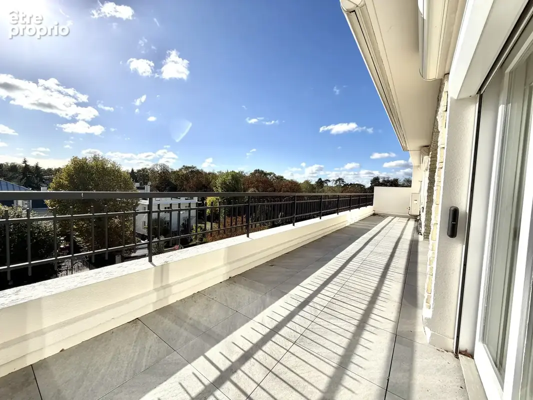 Duplex dernier etage !! 6 pieces 193m2 + terrasse 35m2 + balcon 6m2 + cave + parking - photo 2