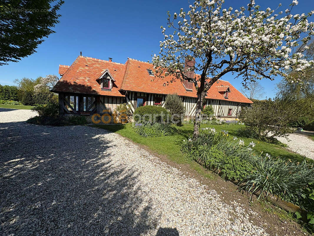 Maison à SAINT-PIERRE-SUR-DIVES