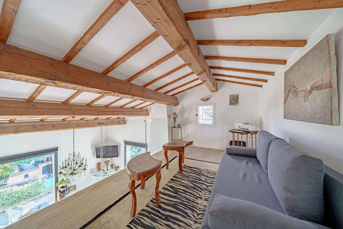 Maison à CUGES-LES-PINS