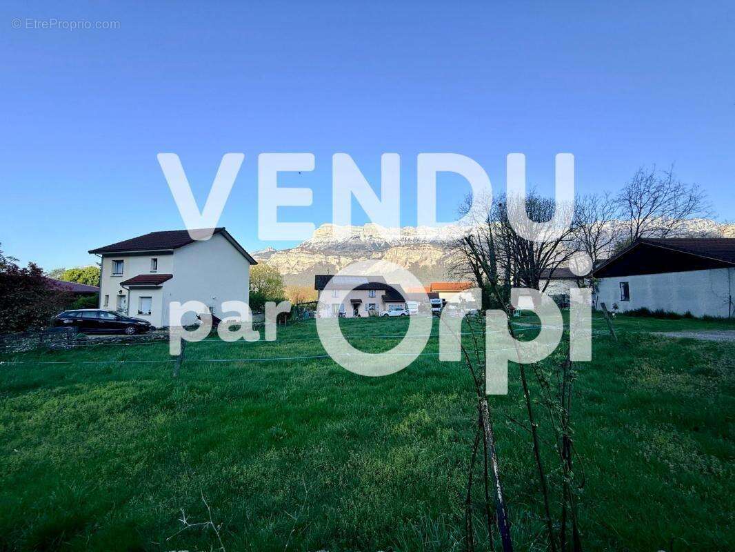 Terrain à LA PIERRE