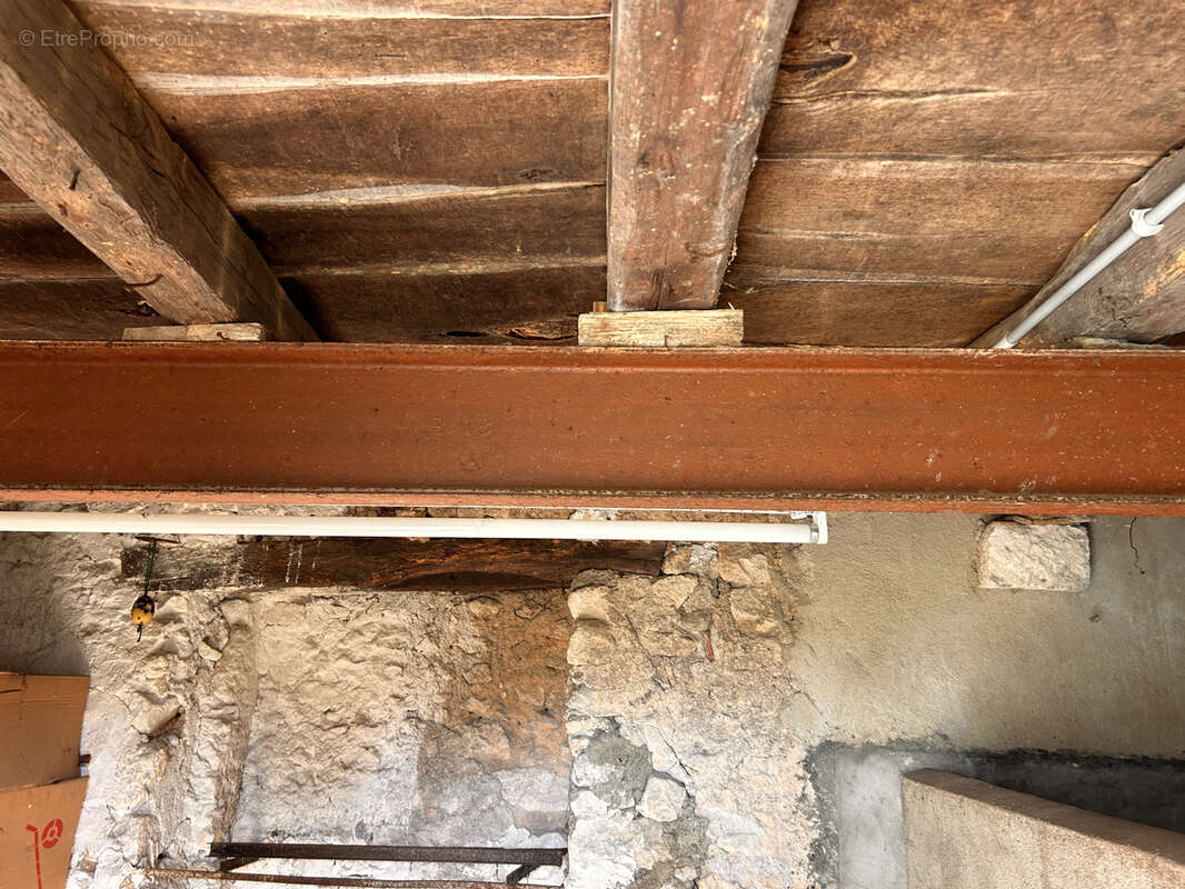 A VENDRE - Maison à rénover entièrement à Saint-Marcel - photo 16