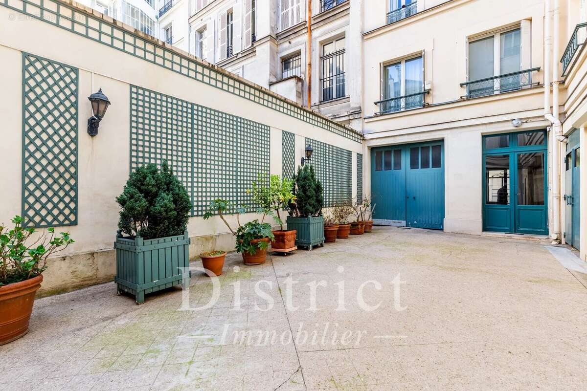 Appartement à PARIS-8E