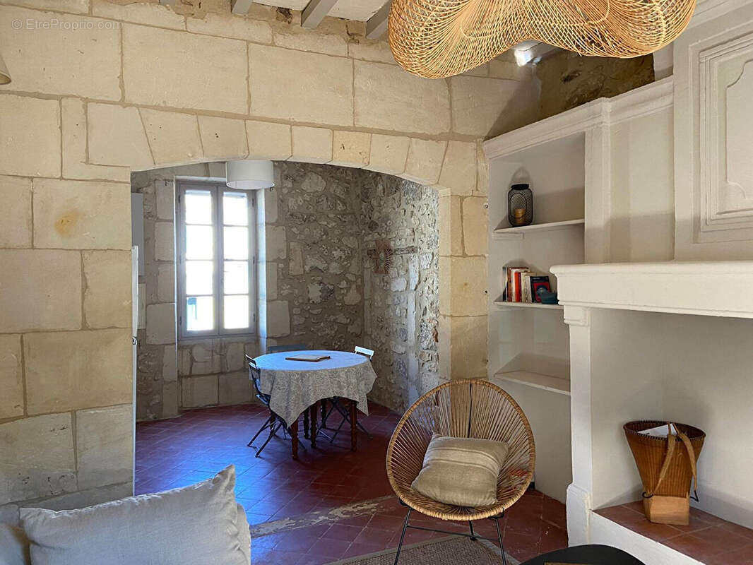 Maison à FONTVIEILLE