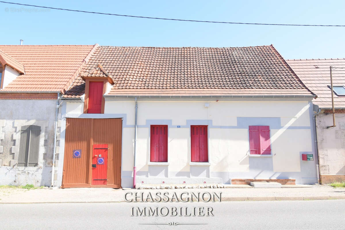 Maison à VILLENEUVE-SUR-ALLIER