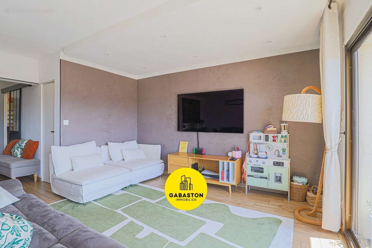 Appartement à MARSEILLE-4E