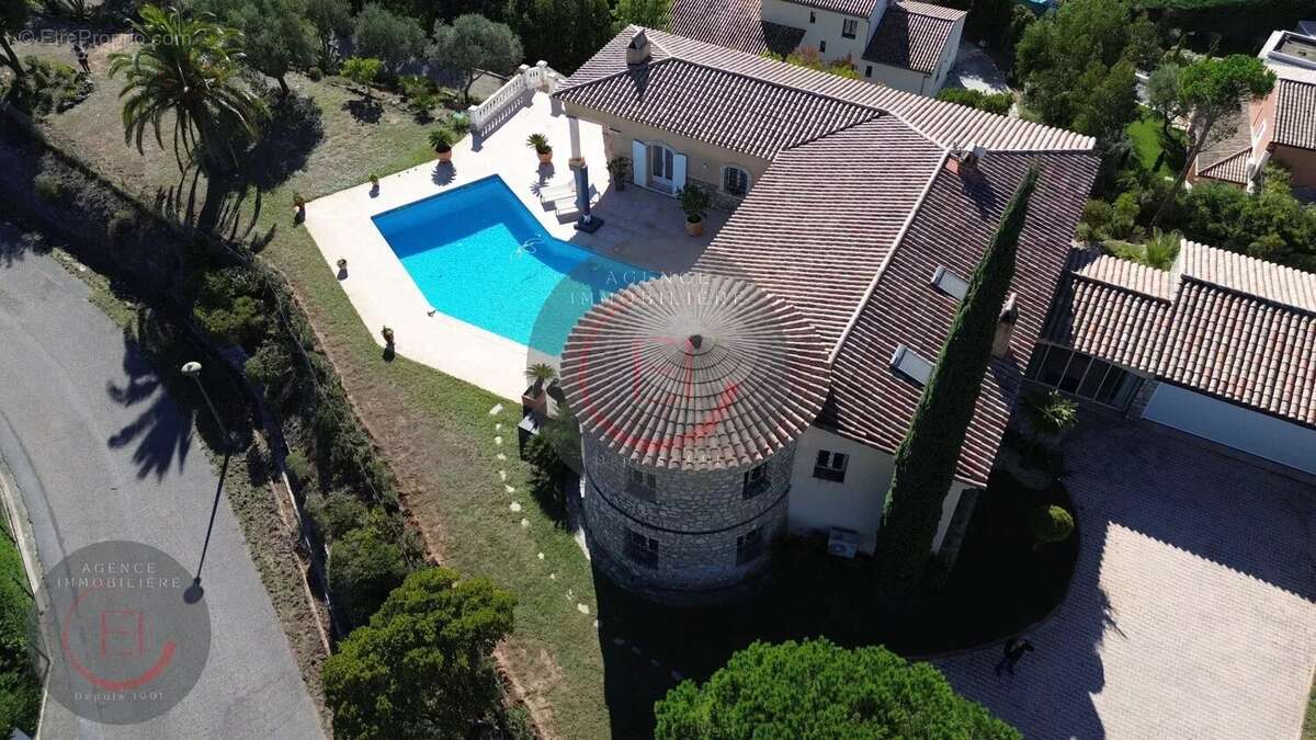 Maison à LES ADRETS-DE-L&#039;ESTEREL