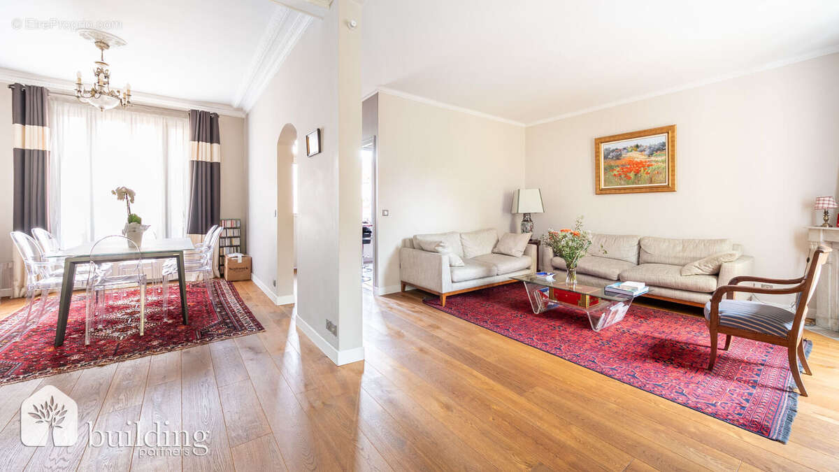 Courbevoie Marceau - Maison familiale 6 pièces de 164 m² sur une parcelle de 140 m² - photo 4