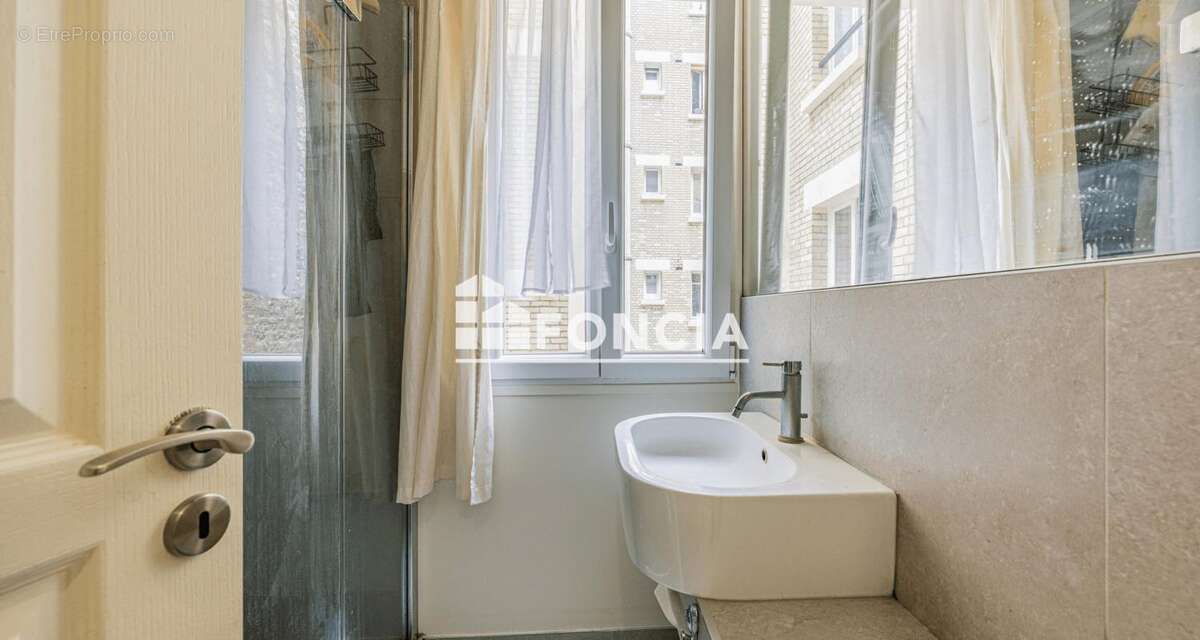 Appartement à PARIS-15E