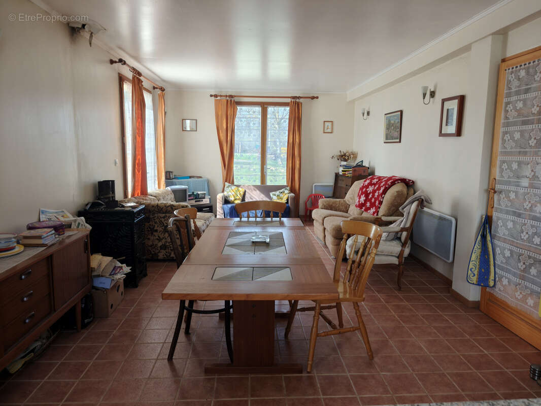 Maison à MONTREUIL-L'ARGILLE