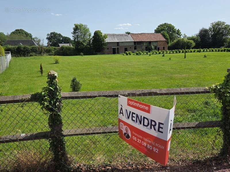 Terrain de 1750 M2 constructible à Duranville avec un grand bâtiment à rénover - photo 2