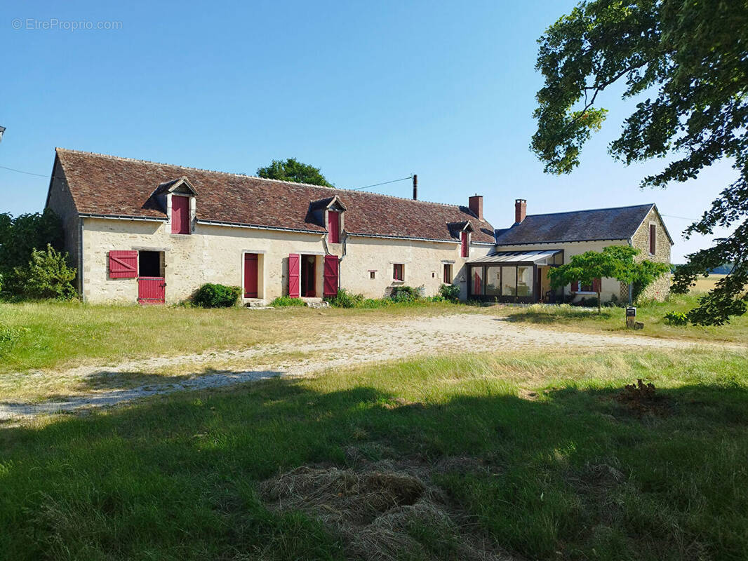 Maison à NOUANS-LES-FONTAINES