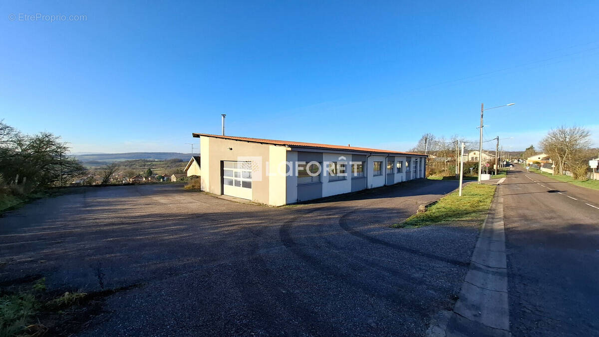 Commerce à FERRIERES