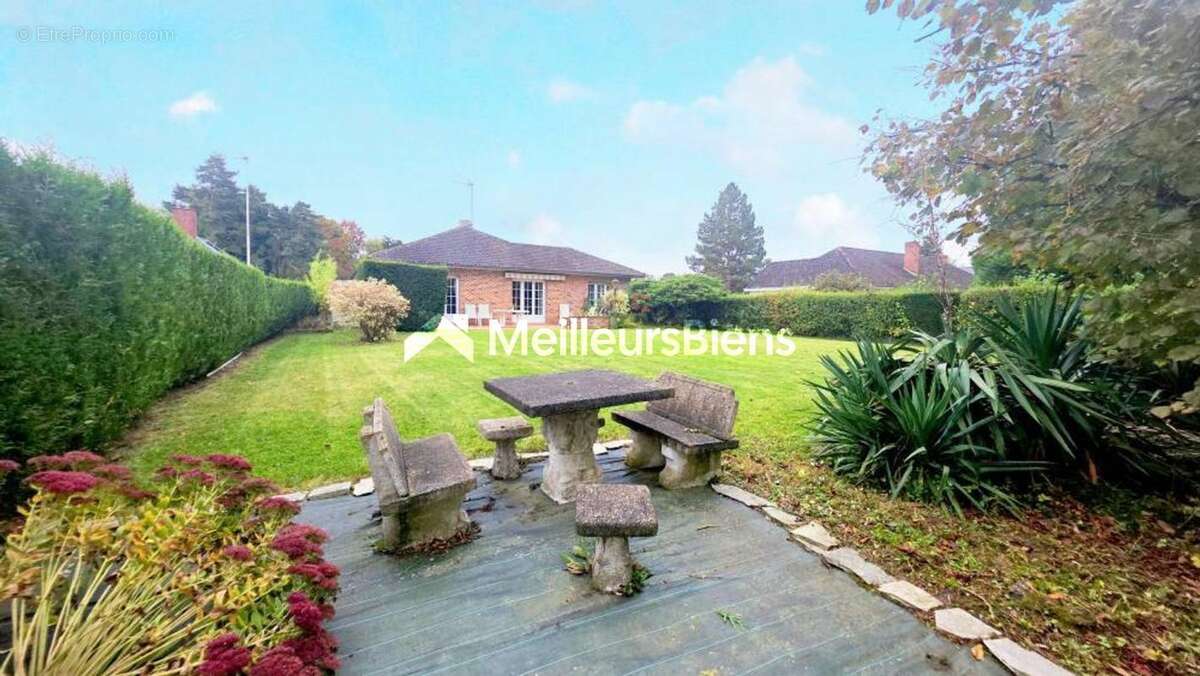 Maison à AULNOYE-AYMERIES