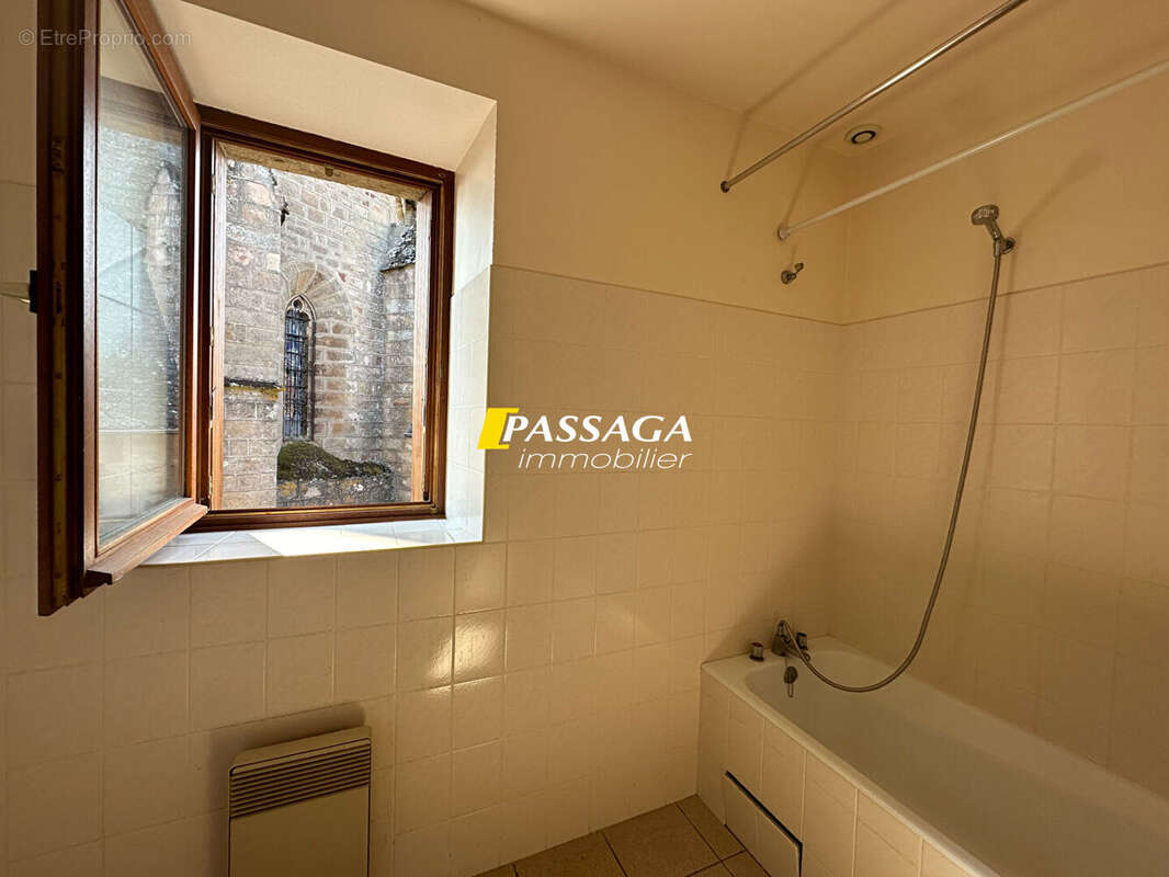 A VENDRE - Maison comprenant deux logements caves et jardins - LASSOUTS - photo 7