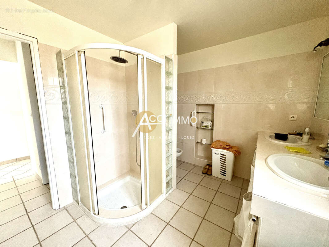 JANAS, très jolie propriété sur un terrain de 1100m2 villa+ dépendance de type 2+ piscine - photo 7