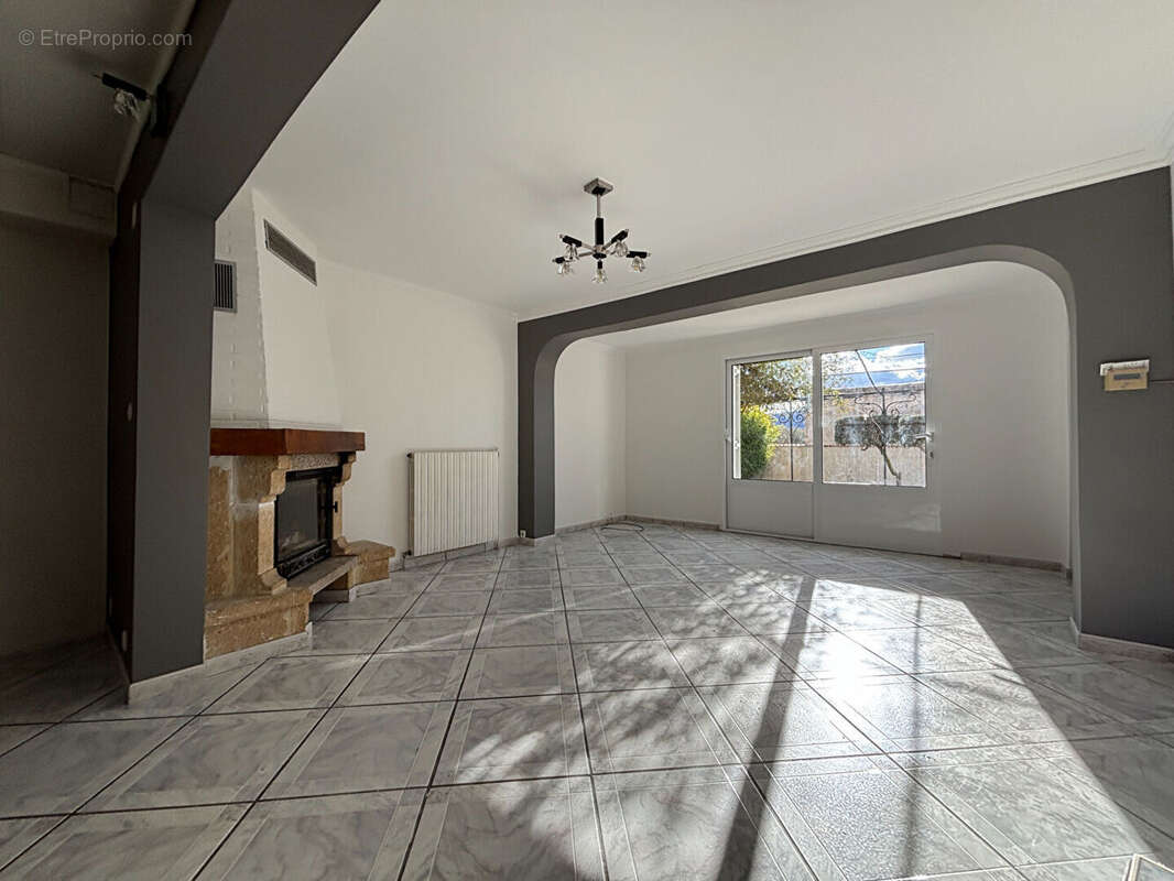 Maison à CHATEAU-ARNOUX-SAINT-AUBAN