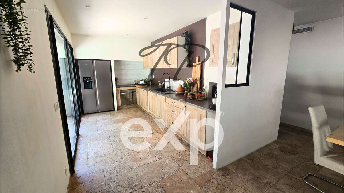 Maison 300 m² à Agde  - photo 4