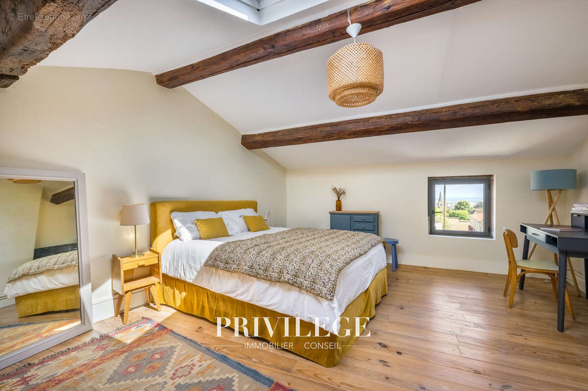 Maison à SAINT-CYR-AU-MONT-D'OR