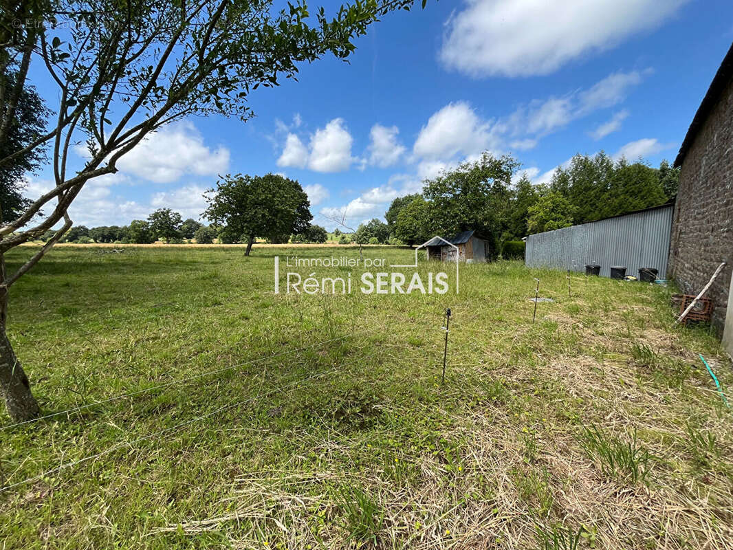 Passais Village : Ancien corps de ferme sans voisinage, dépendances et mare - photo 15