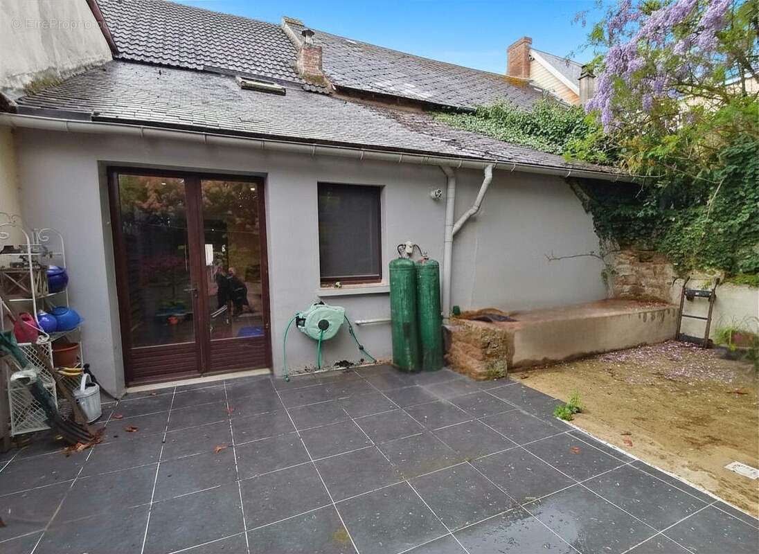 Maison à AZERABLES