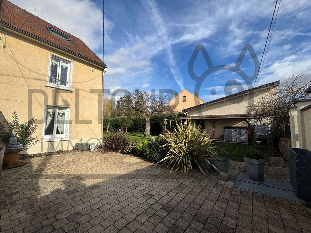 Maison à QUINCY-VOISINS