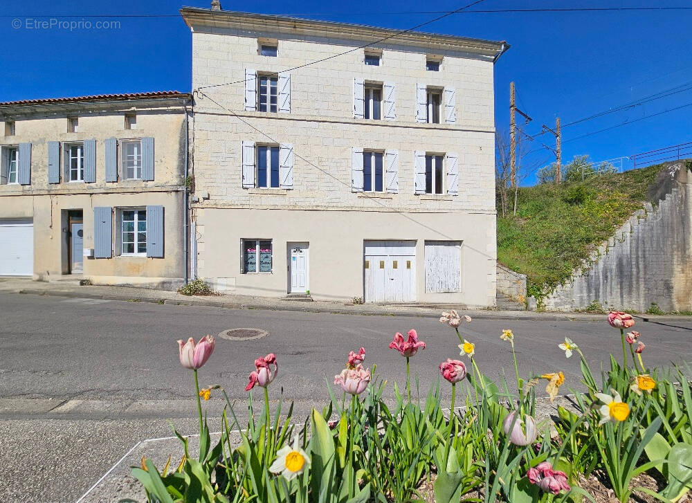 Maison à MOUTHIERS-SUR-BOEME