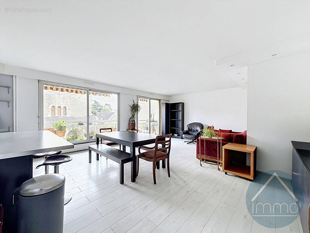 Appartement à COURBEVOIE