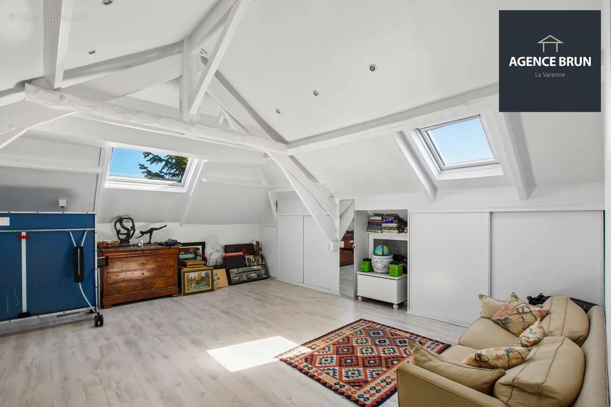 Maison à SAINT-MAUR-DES-FOSSES