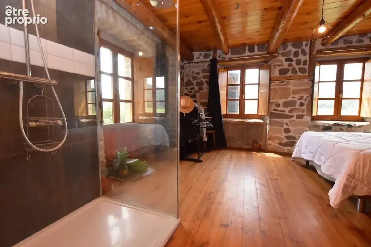 Maison en pierres 225 m² - photo 12