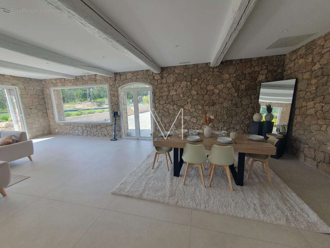 Maison à PLAN-DE-LA-TOUR
