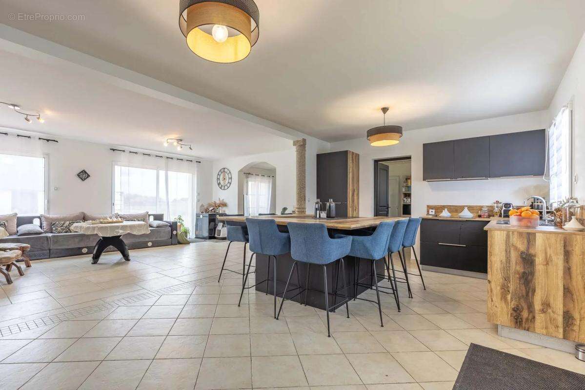 Maison à CORMERAY