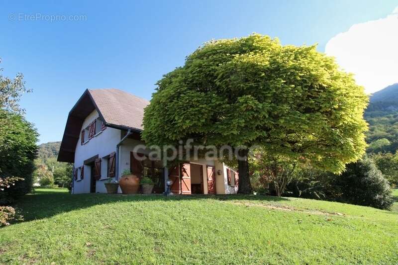 Maison à CHALLES-LES-EAUX