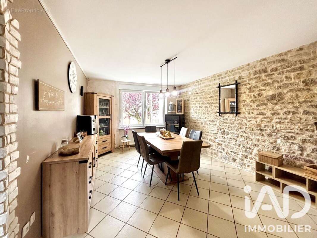 Maison 220 m² à Xousse  - photo 2