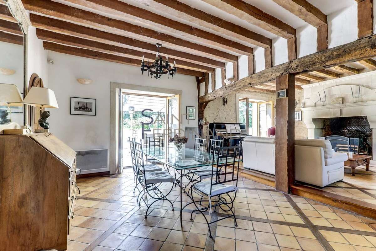 Maison à SAINT-CYR-SOUS-DOURDAN