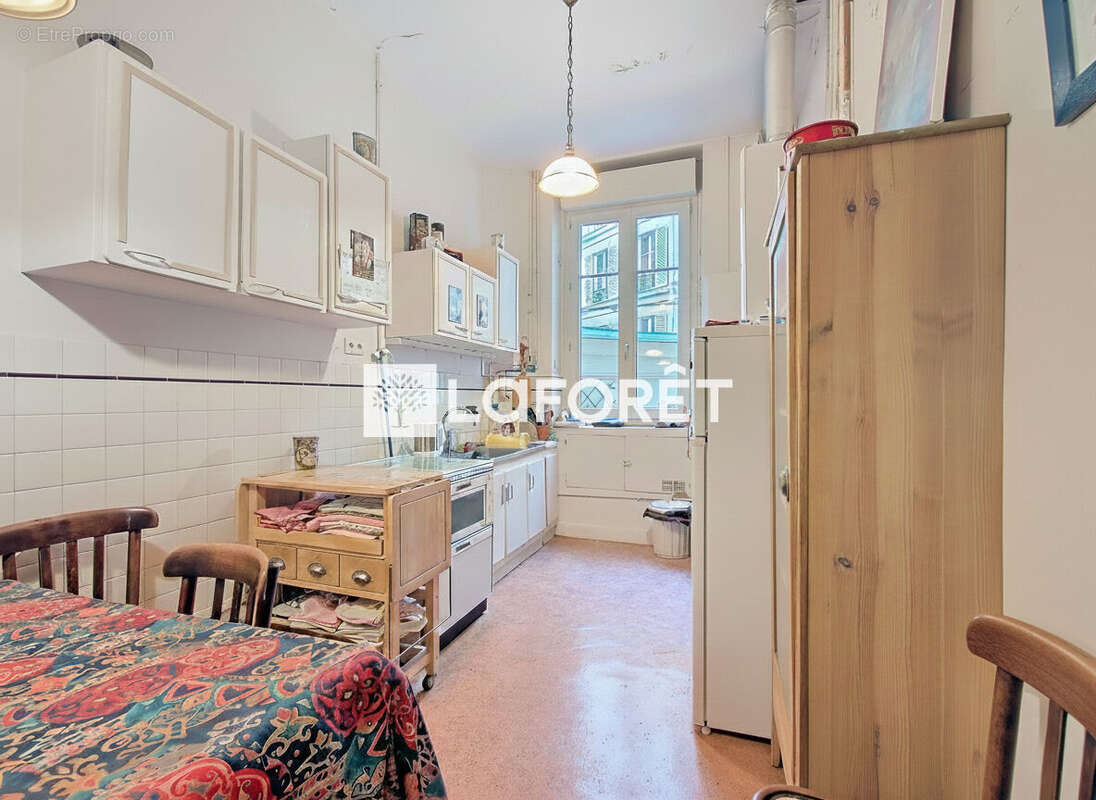 Appartement à PARIS-8E