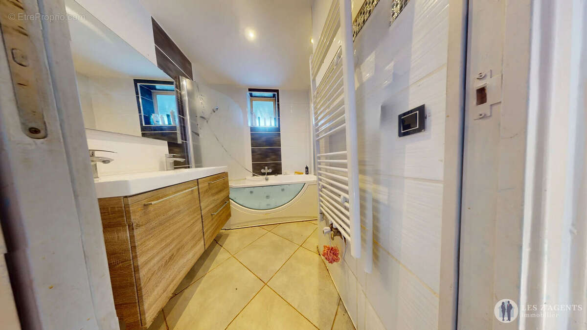 Appartement à SAINT-MARTIN-D'HERES