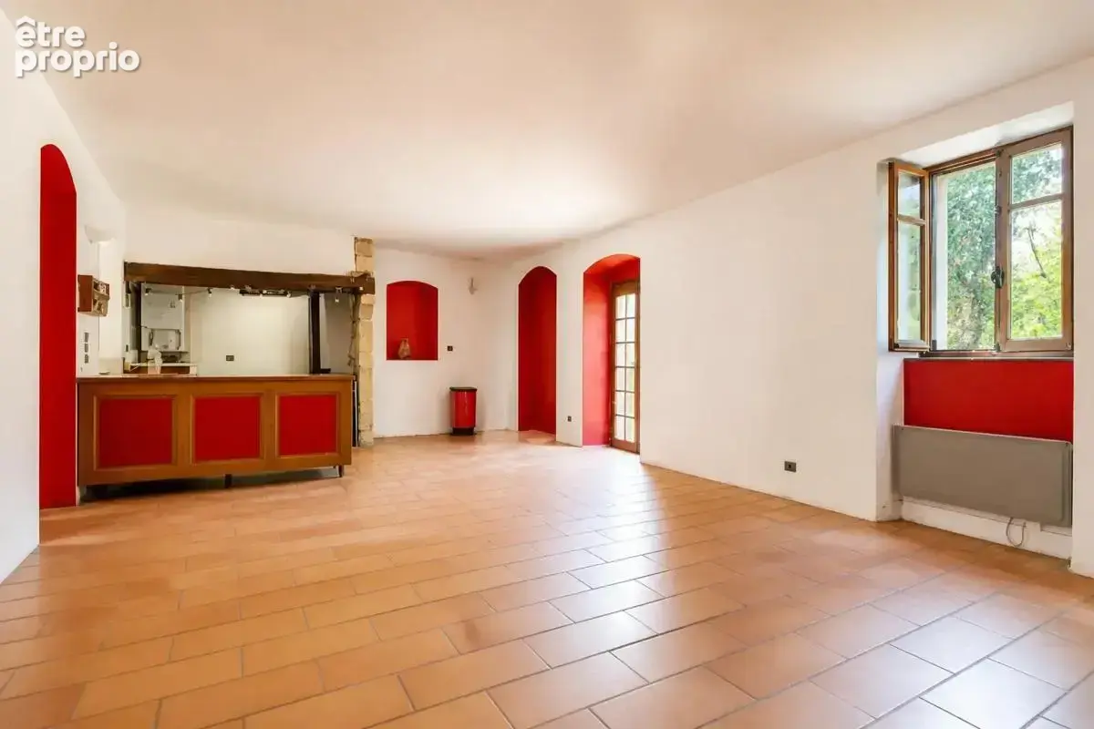 Maison en pierres de 6 pièces de 195 m² à Lablachère - photo 2