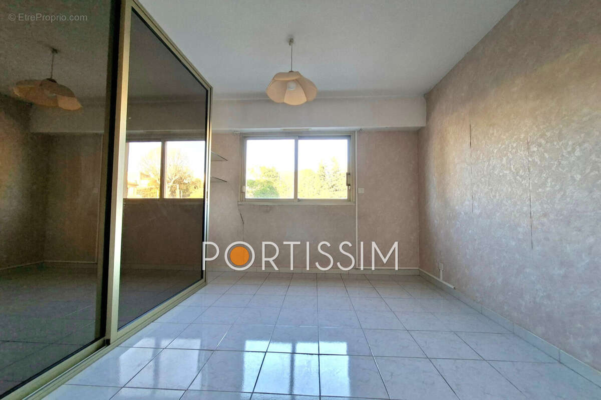 Appartement à SAINT-LAURENT-DU-VAR