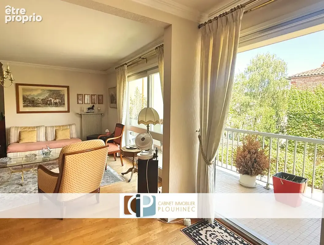 Emplacement recherché pour cet appartement avec terrasse, parking et cave dans résidence sécurisée à Mâcon - photo 3