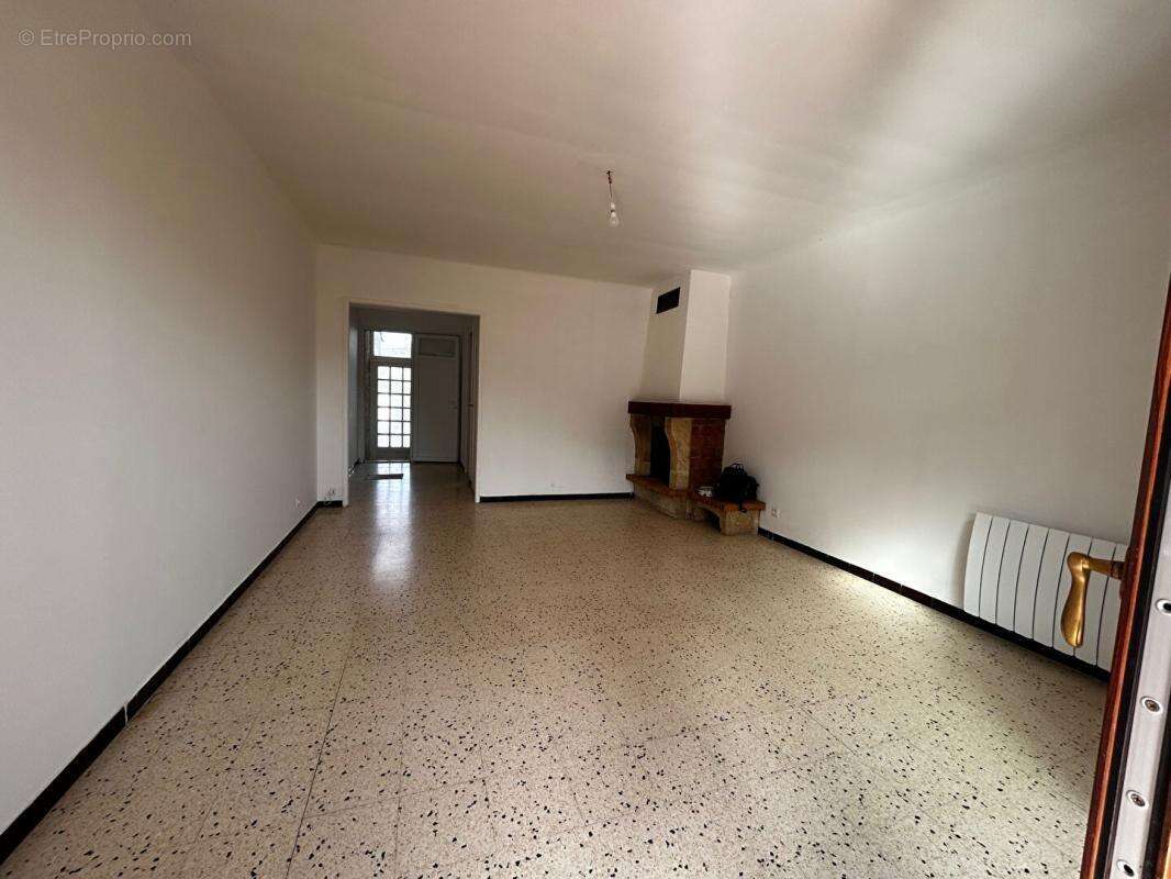 Maison à LE PUY-SAINTE-REPARADE