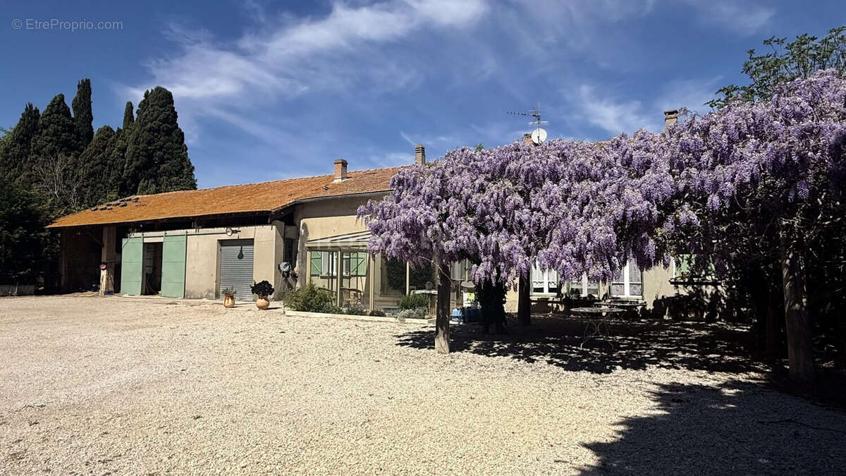 Maison 197 m² à Eyguieres  - photo 2
