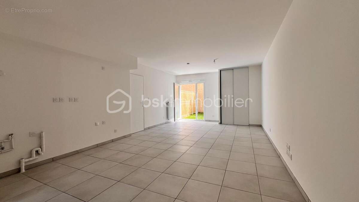 Appartement à NEYRON