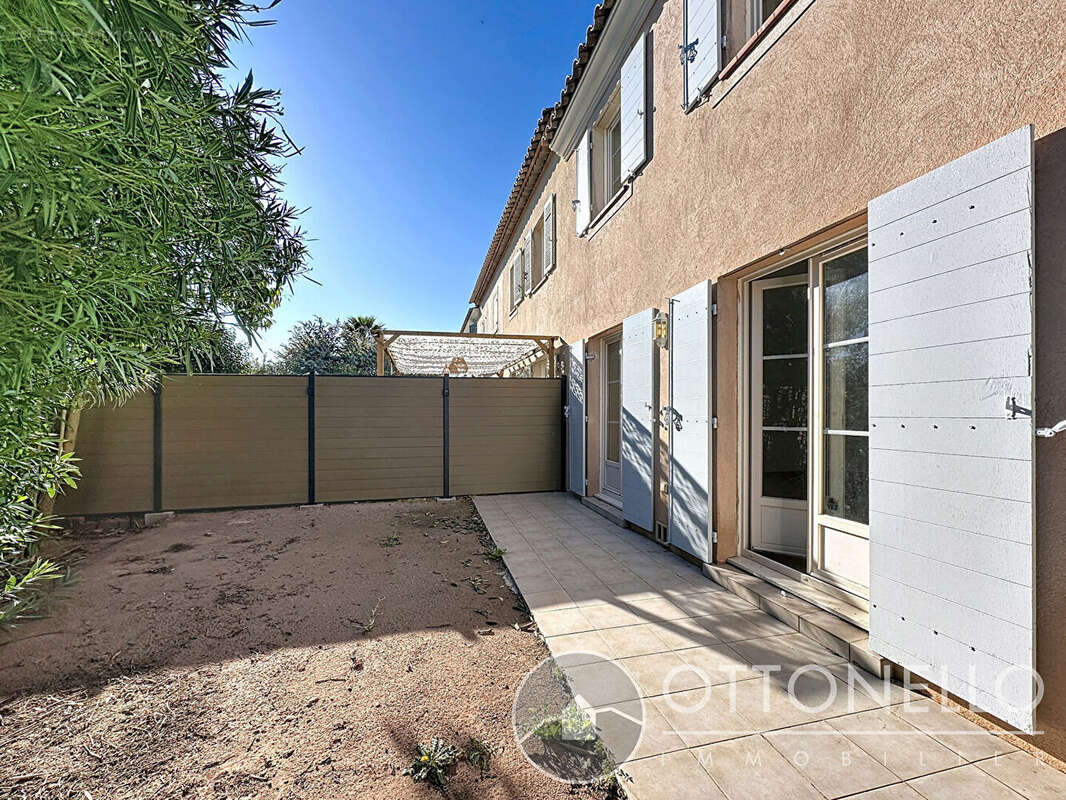 Maison à ROQUEBRUNE-SUR-ARGENS