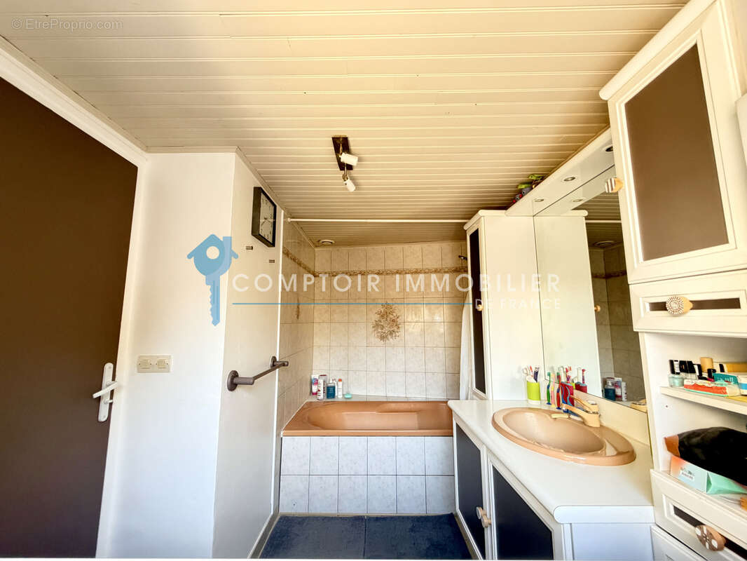 Maison 5 pièces avec jardin et dépendance - photo 8