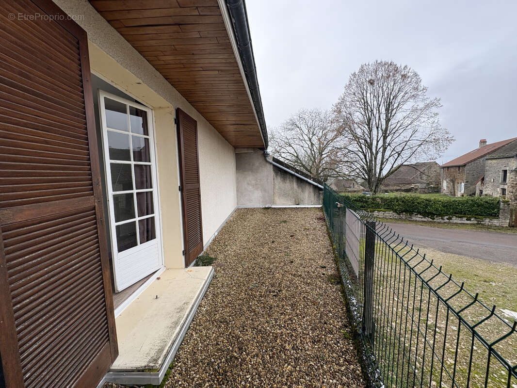 Maison à MONTCEAU-ET-ECHARNANT