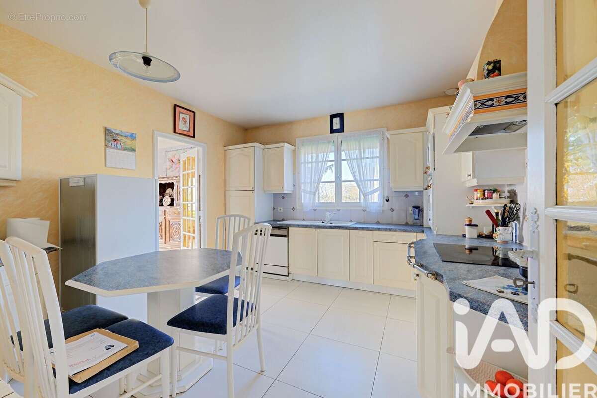 Maison 198 m² à Lagny-Sur-Marne  - photo 8