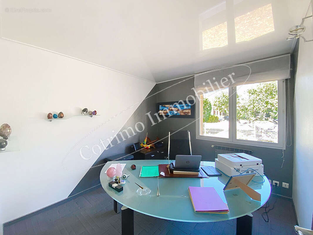 Genas Maison Plain pied 147m² Terrain 788m² - photo 12