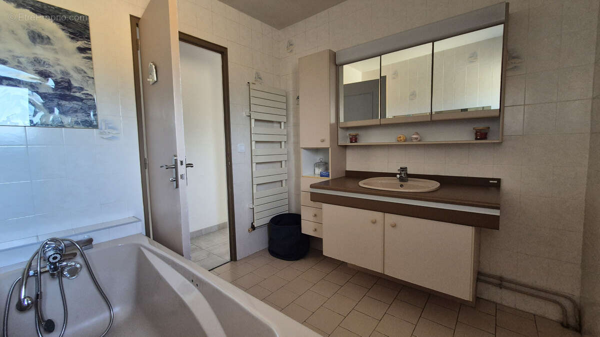À vendre Montivilliers, maison de plain-pied avec + de 340 m2 habitable   4 chambres, prestations modernes - photo 12