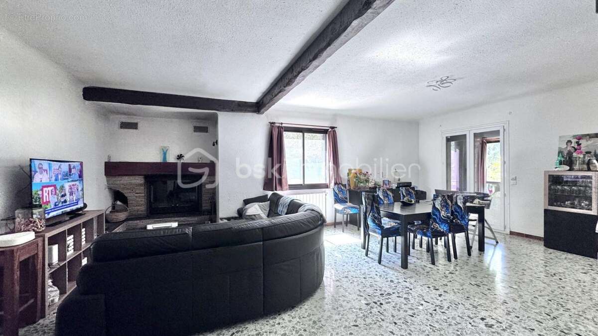 Achat Maison de plain-pied 4 chambres de 127 m² avec Terrain de 1478 m² – Piscine – Garage – Camps-la-Source (83170) - photo 10