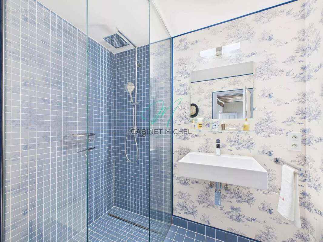 Appartement à CHATEAUNEUF-GRASSE